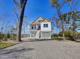 823 Chadwick Shores Drive, Sneads Ferry, NC 28460