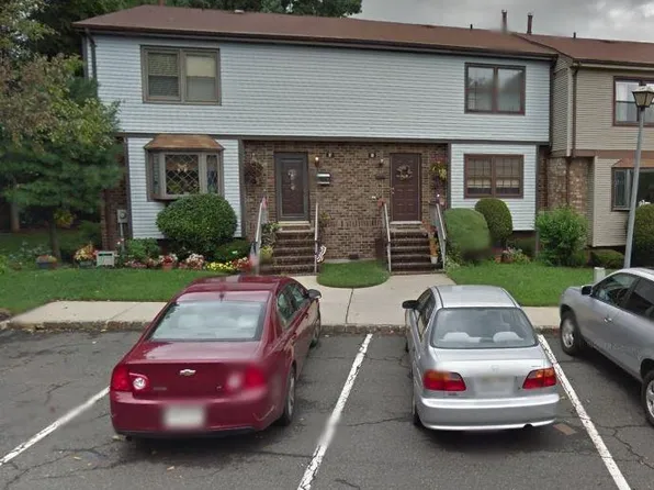 17 Highview Dr, Woodbridge, NJ 07095