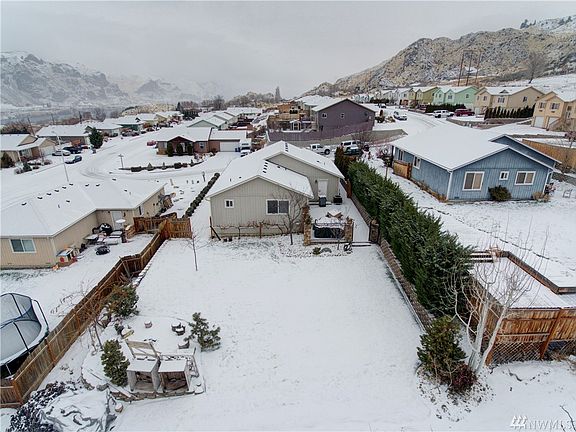 2nd image of 3945 NE Vista Del Rey Dr