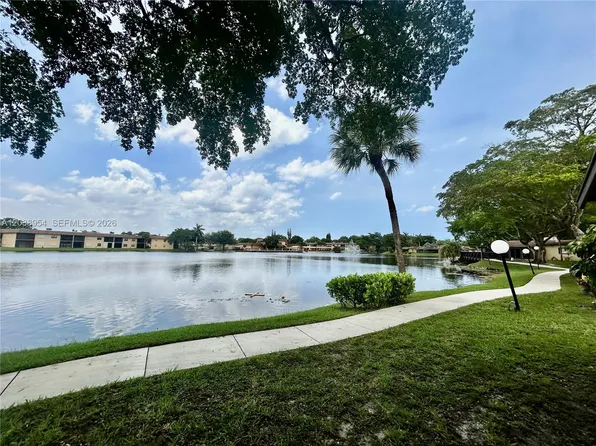 416 Briarwood Cir #224, Hollywood, FL 33024