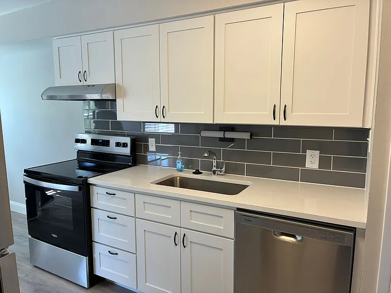 502-510 Broadmoor Dr — Photo 2