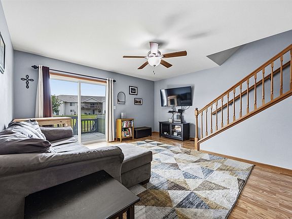 4th image of 3453 Laurel Ln