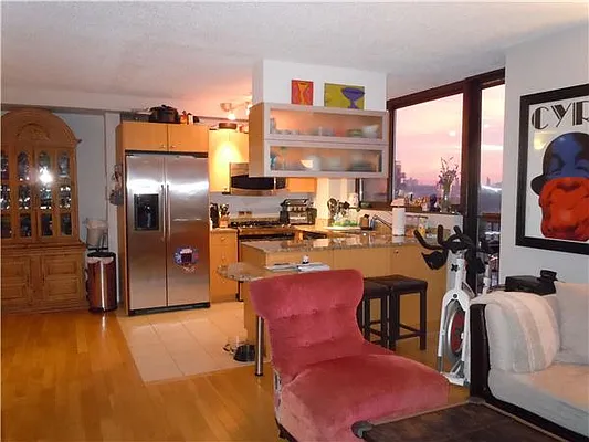 Sold by R New York | media 6