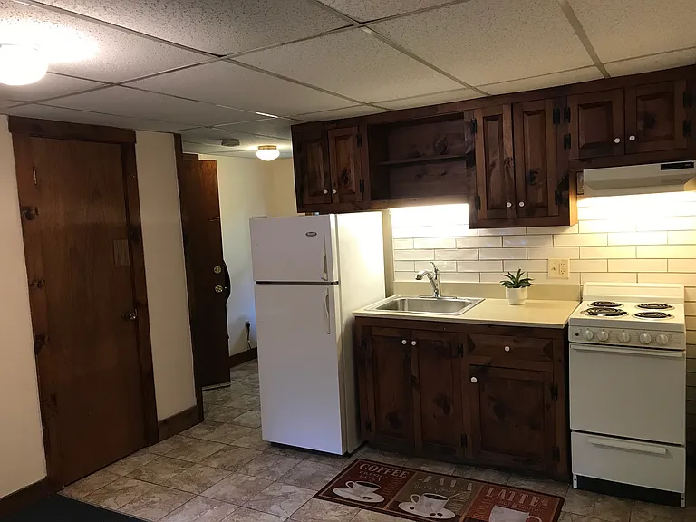 213 Woodland Dr #4 — Photo 2