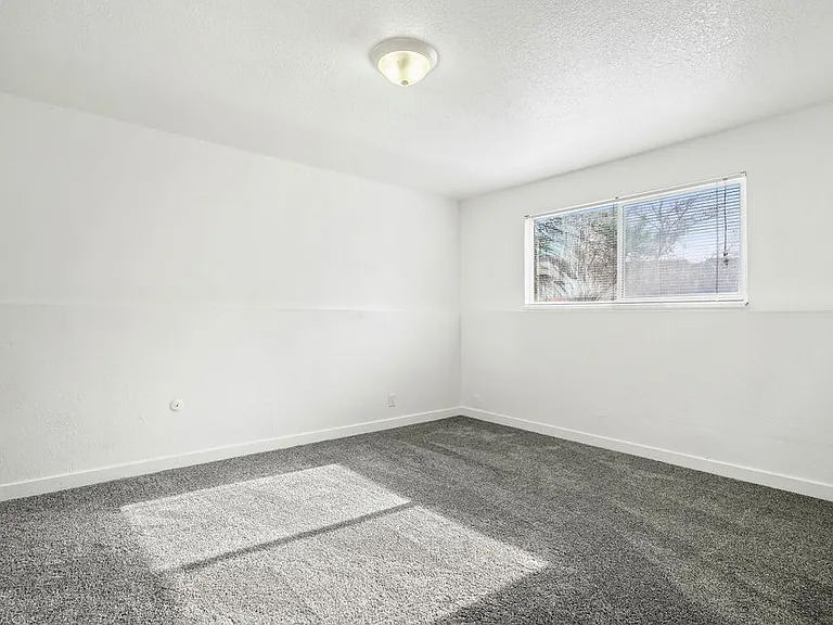 Mark Twain Apartments — Photo 18