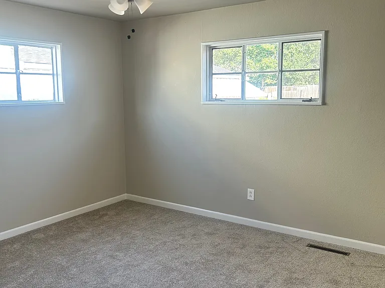 88 Rose Dr — Photo 10