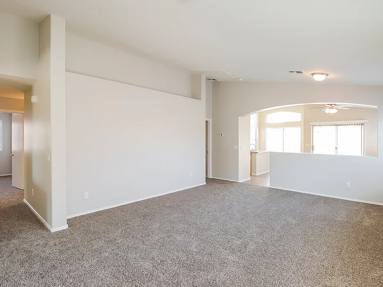 6426 W Watkins St — Photo 3