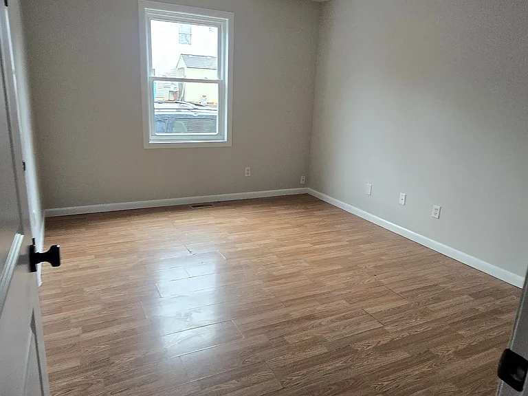 160 Forest Rd #1 — Photo 6