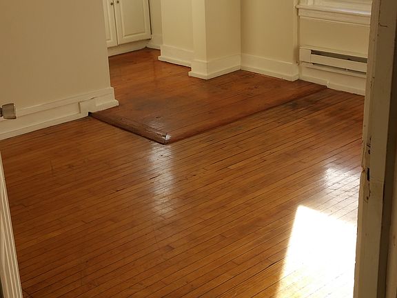 2nd image of 919 Belmont Ave #2