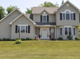 9 Tucker Pond Ct, Troy, NY 12182