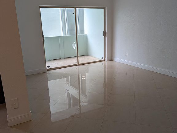 2nd image of 4044 N Meridian Ave APT 2G