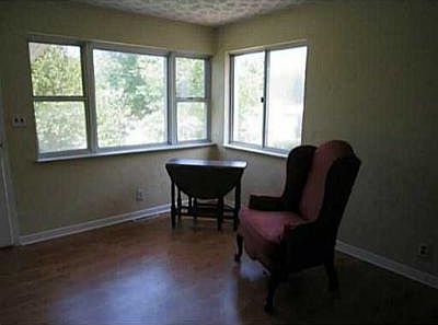 4th image of 2737 Daniels Ave