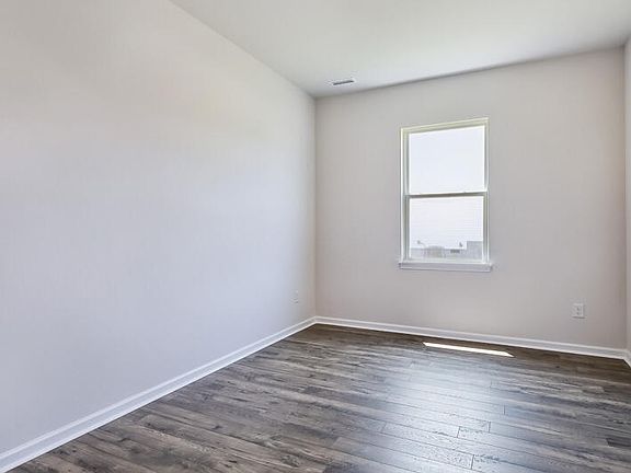 5th image of 30 Babbling Creek Dr