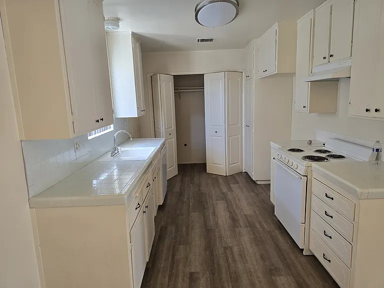 12170 Sumac Dr — Photo 6