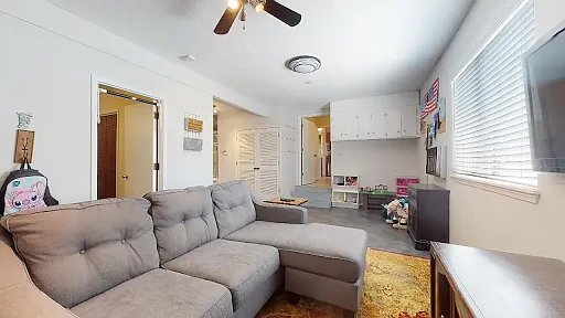 Den (with furnishings from previous listing)