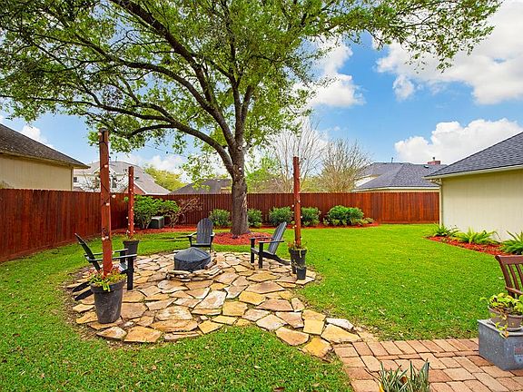 2nd image of 415 Pecan Grove Ln