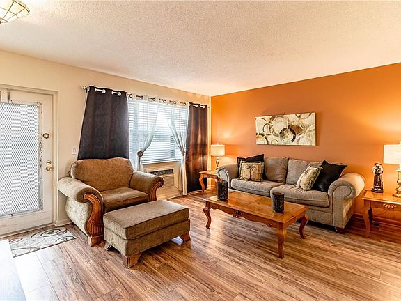 2nd image of 412 Markham #412