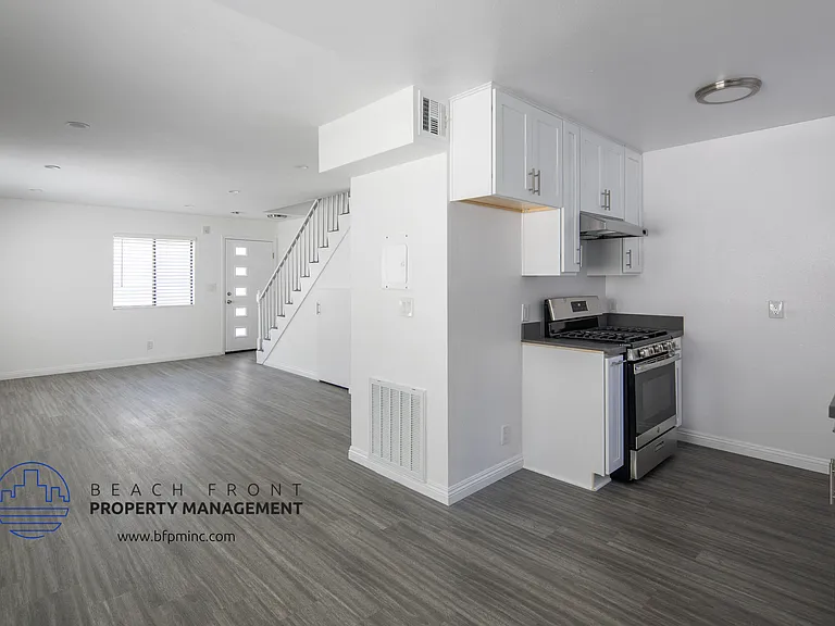 1737 Kent St — Photo 8