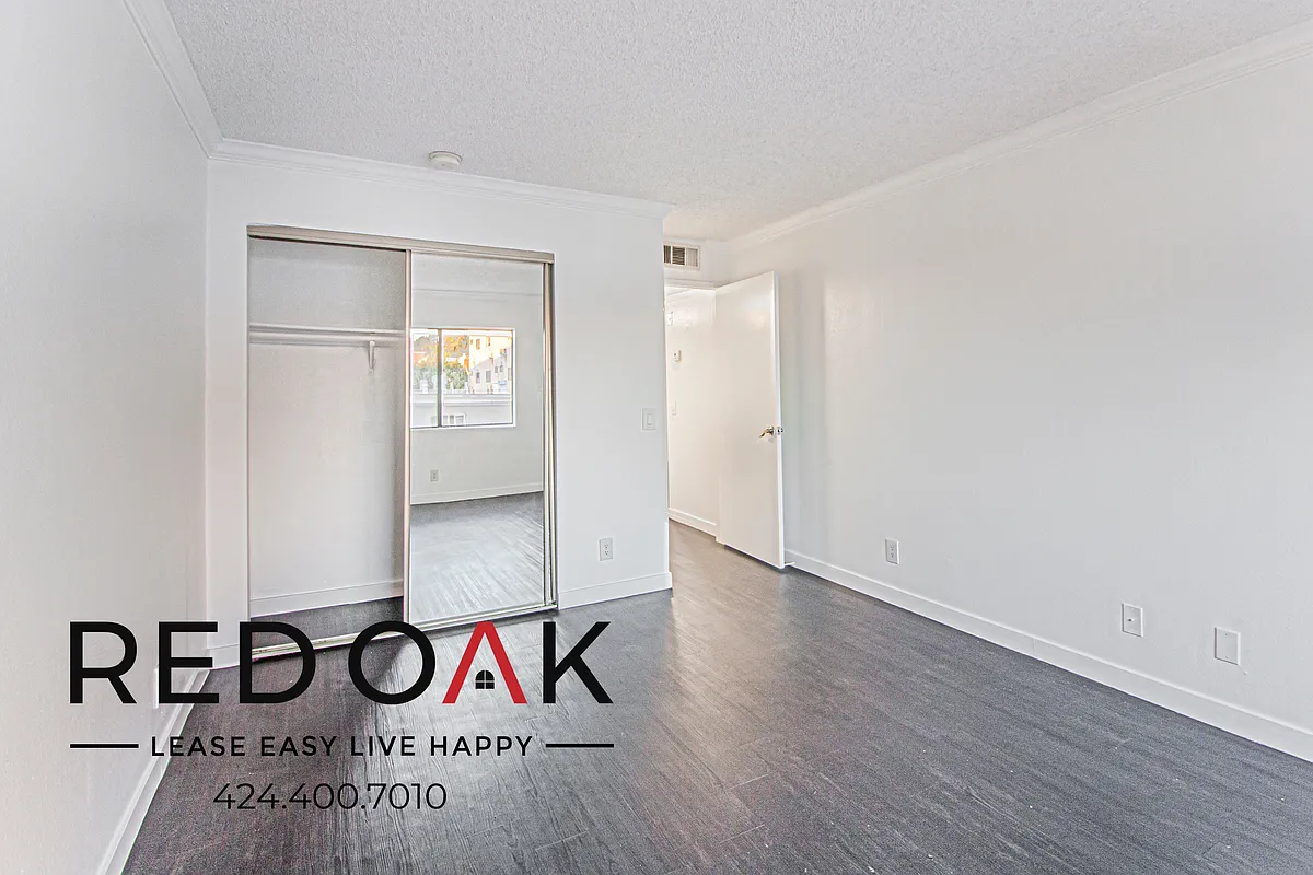 Building Photo - 1522 N Formosa Ave