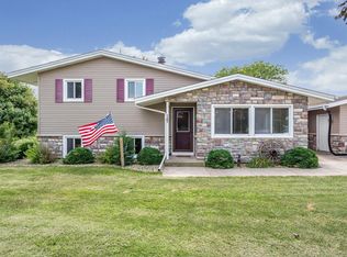 2408 N 41st Rd, Sheridan, IL 60551