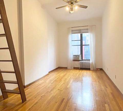 2nd image of 102 W 71st St #B4