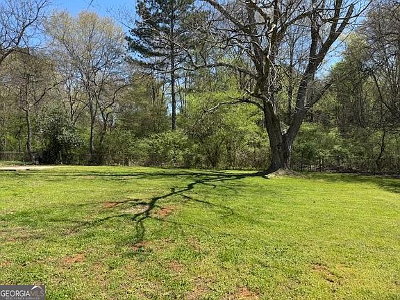 3rd image of 618 Valley Rd