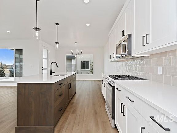 5th image of 744 S Calhoun Ln