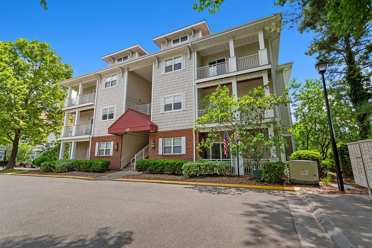 Building Photo - 5329 Warminster Dr #101
