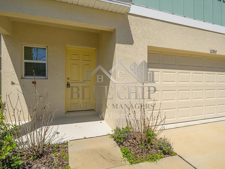 12937 Camarillo Pl — Photo 3