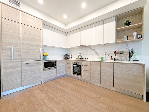5th image of 595 Austin Ave #1707