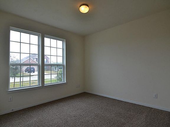 5th image of 118 Parkstone Dr