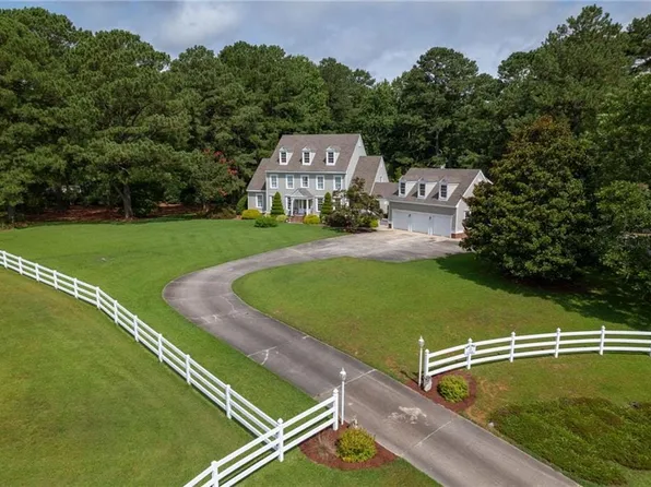 15397 Holly Dr, Smithfield, VA 23430