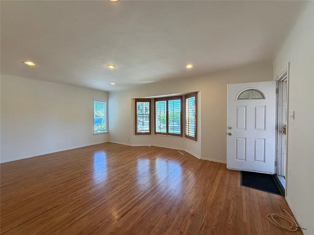 2 bed, 956 sqft, $2,800 — Photo 4