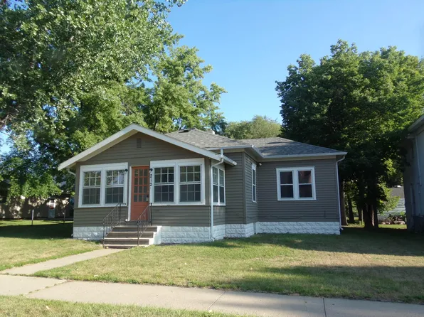 212 W 2nd Ave, Mitchell, SD 57301