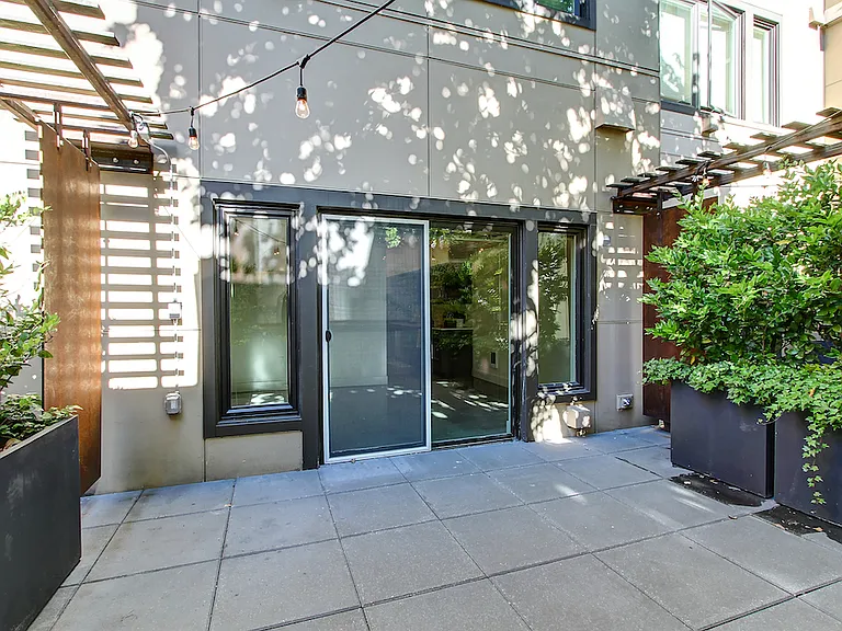 Dunn Motors Apartments — Photo 47