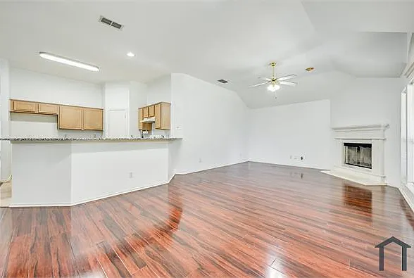 3 bed, 1830 sqft, $2,849 — Photo 4