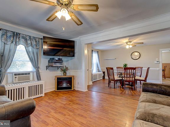 5th image of 207 Bradford Ave