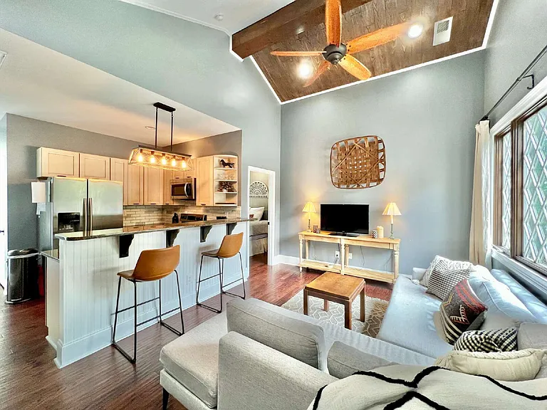 2637 Chesterfield Ave #B — Photo 8