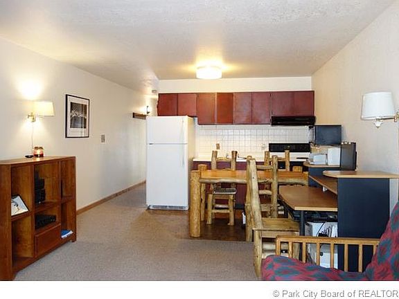 4th image of 1530 Empire Ave #100