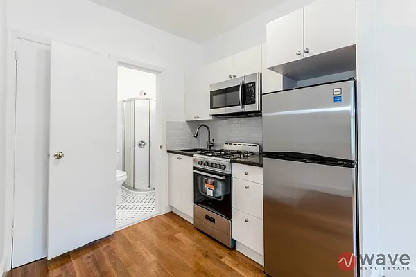 Rented by Wave Real Estate Group | media 6