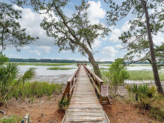 2nd image of 285 De La Gaye Point