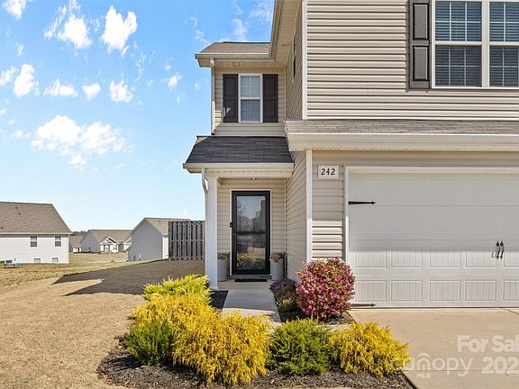 2nd image of 242 Belcaro Dr