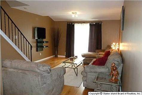 5th image of 30 Mallard Ln