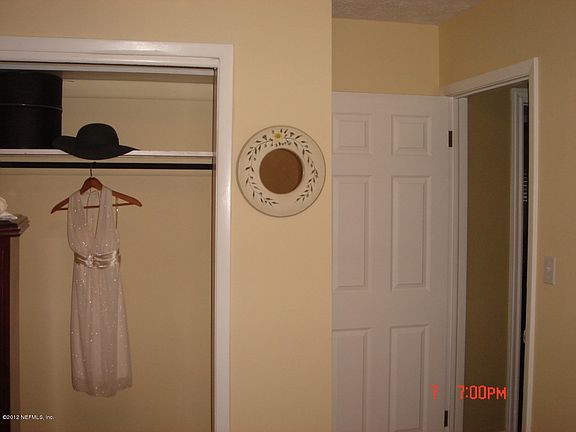 4th image of 862 Colonial Court W