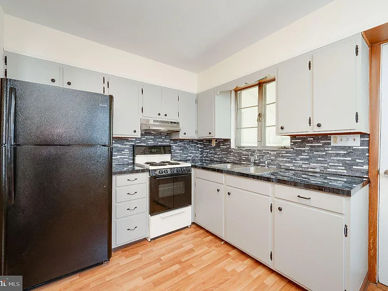 126 E Washington St — Photo 12