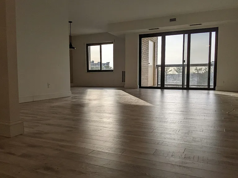 205 Yoakum Pkwy #421 — Photo 6