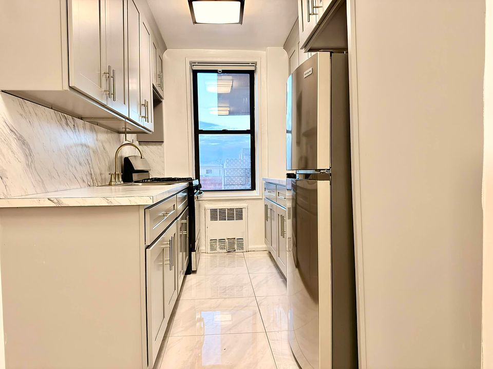 1st image of 2400 E 3rd St APT 403