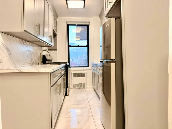 2400 East 3rd Street image 1 of 12