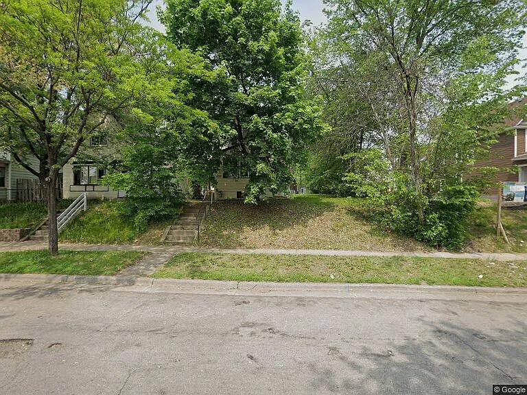 863 York Ave — Photo 1