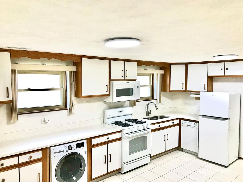Kitchen/Dining room with dishwasher and washer/dryer in unit.